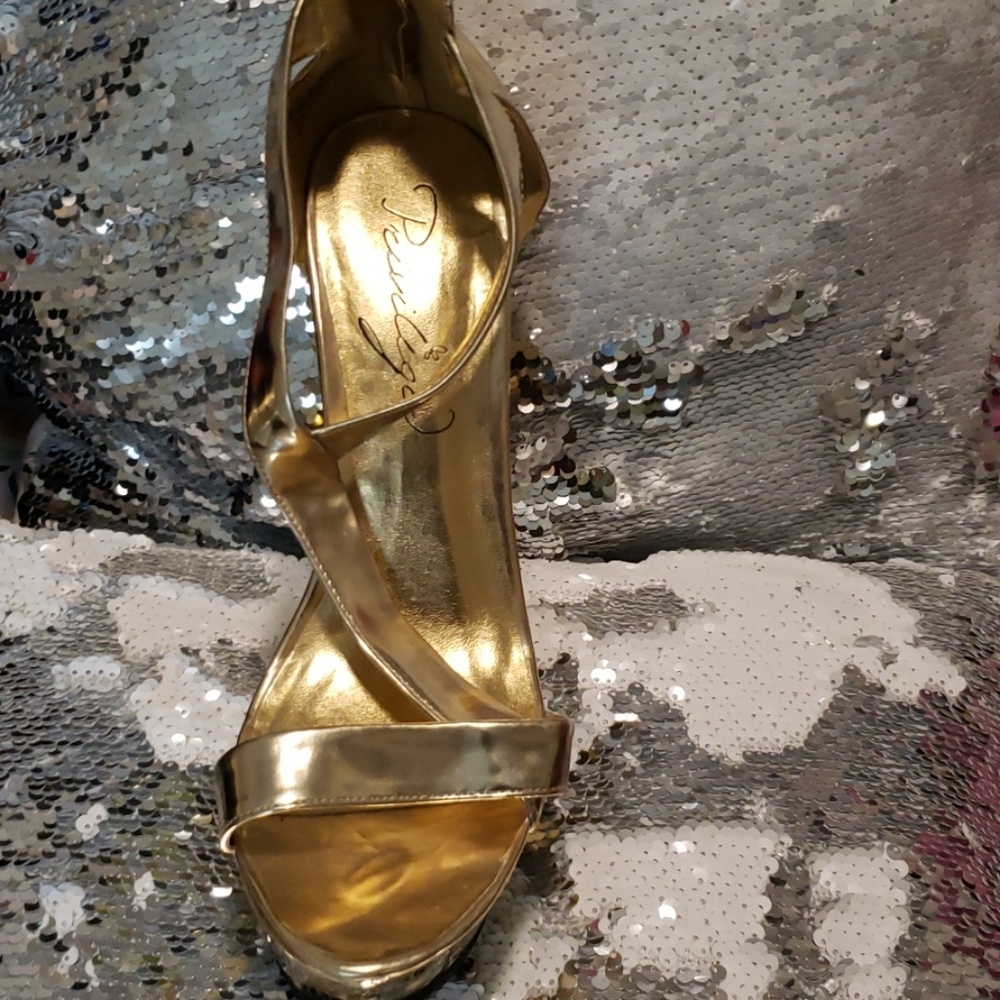 Heels - Picture 3 of 3